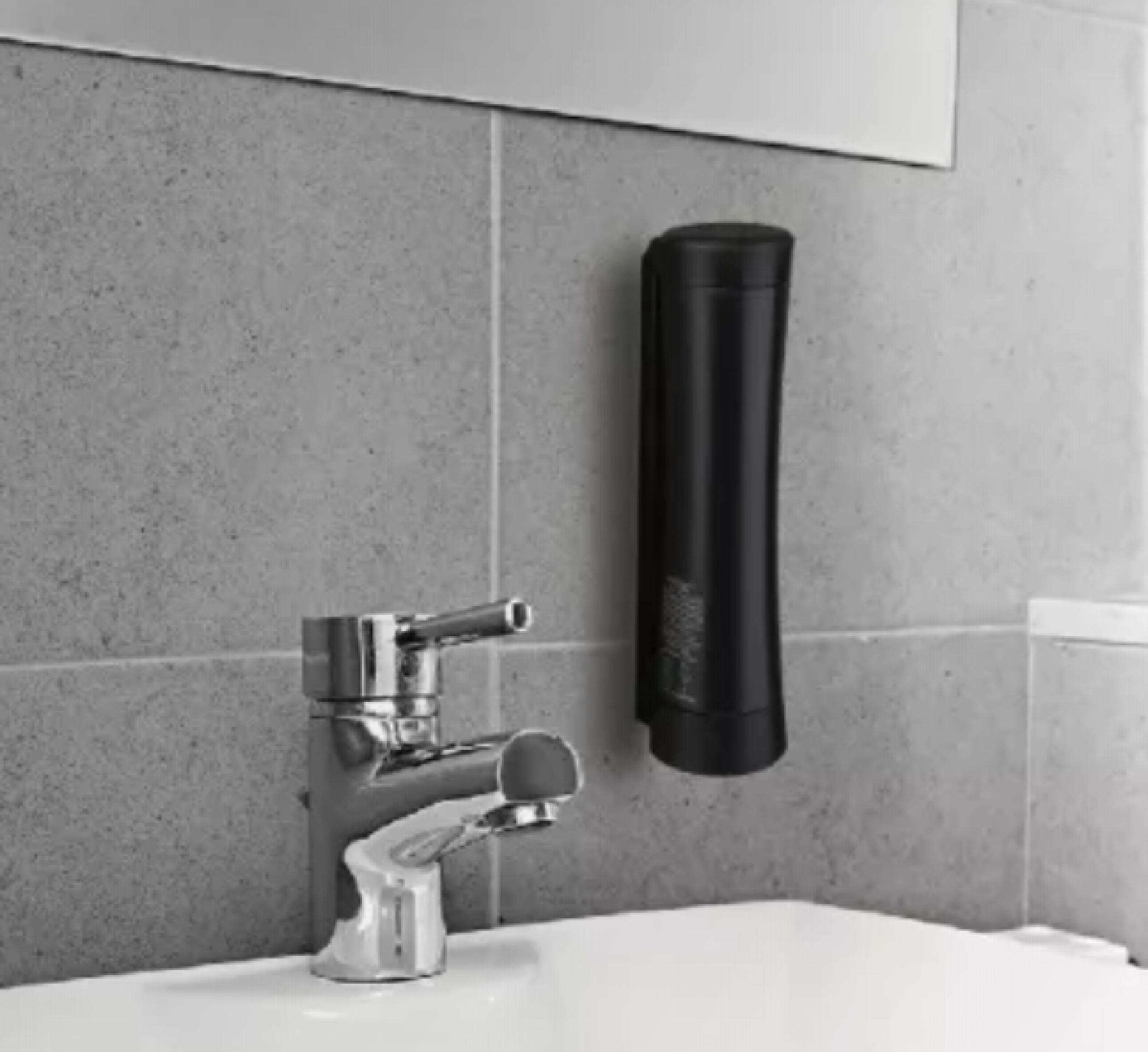 Magnet Squeeze Dispenser