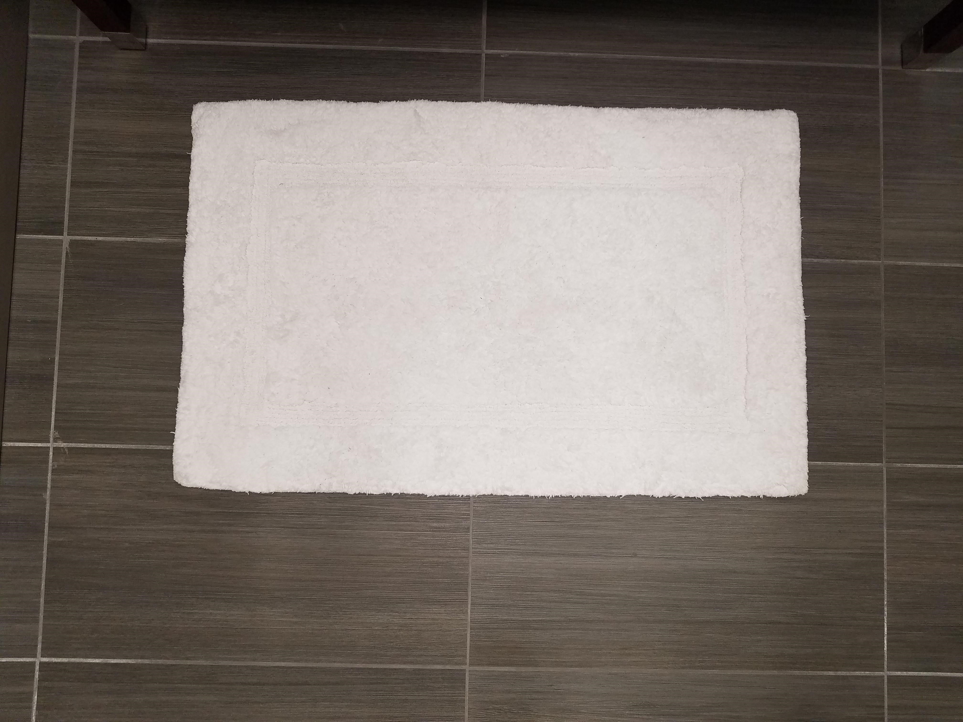 Bath Rug with Latex Backing 21"x34" 1700gsm 100% Cotton Tufted Bath Rug w Frame Design