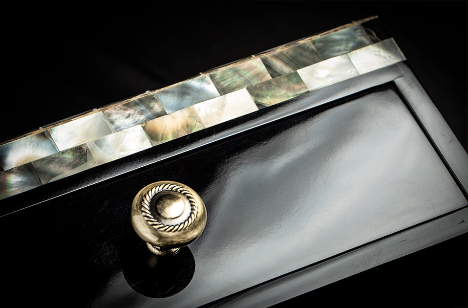 In_Room_Lacquer_Box_Detail