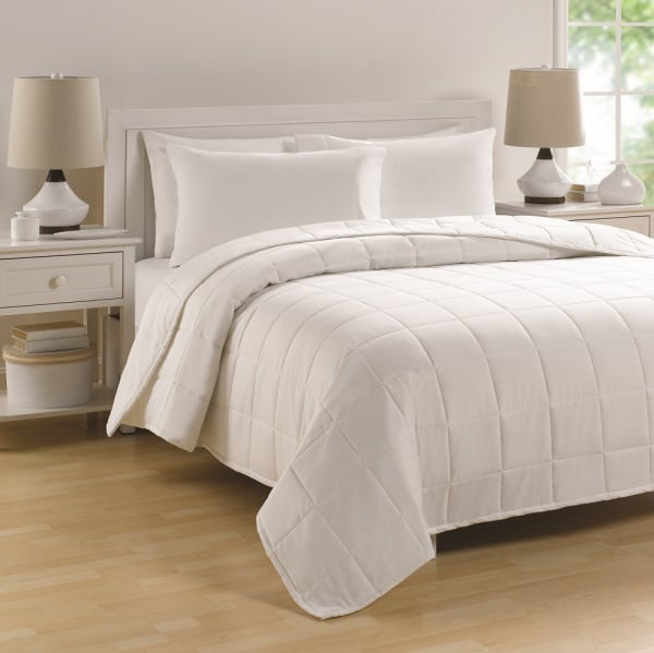 Ultra Touch Down-Alternative, Medium Weight, 8" Quilted Box, Microfiber Shell, Knife Edge